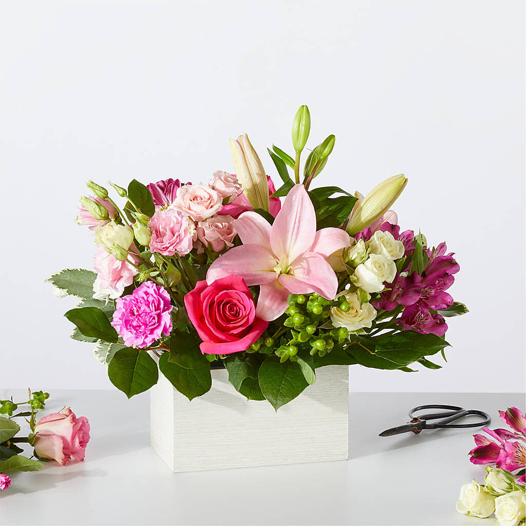 Sweetberry Box – A Florist Original – ELIZABETH'S BLUE GARDEN LLC, Raritan NJ