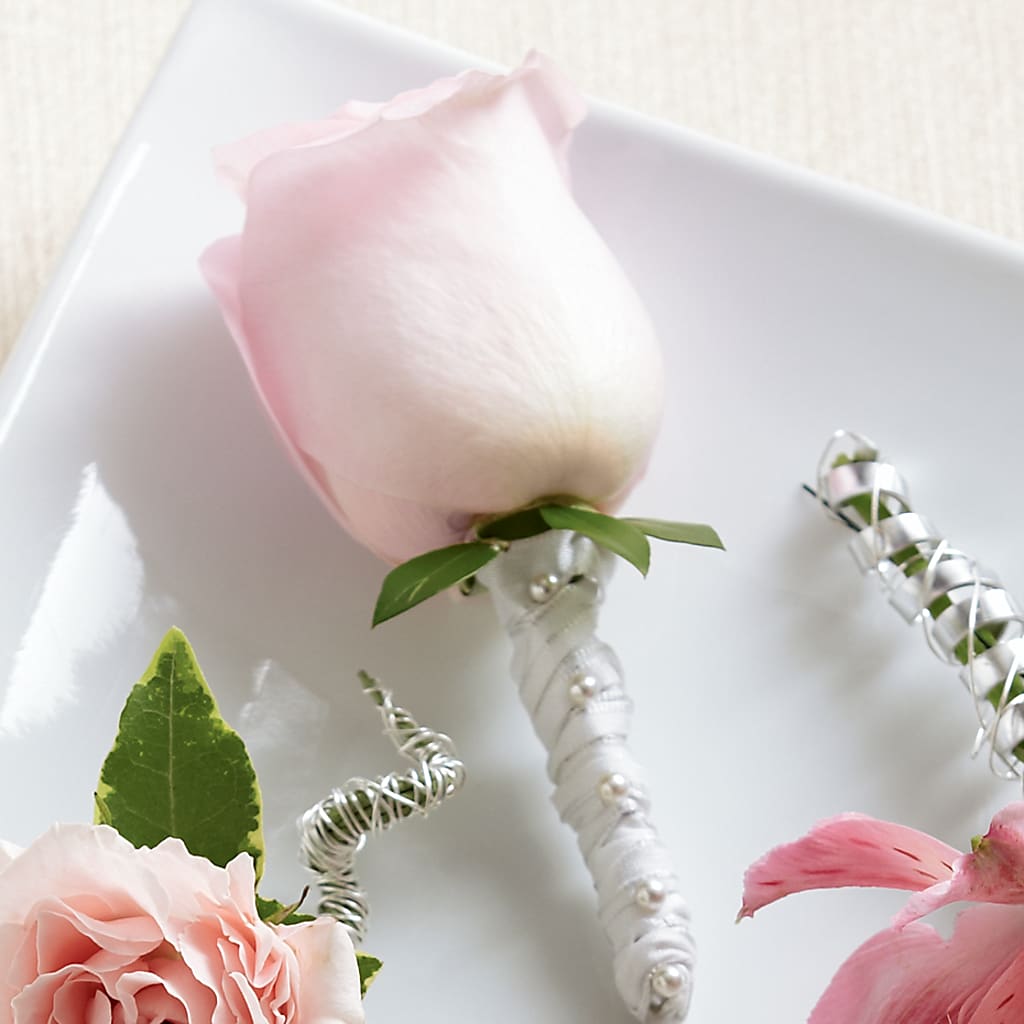 Pink Rose Boutonniere – ELIZABETH'S BLUE GARDEN LLC, Raritan NJ