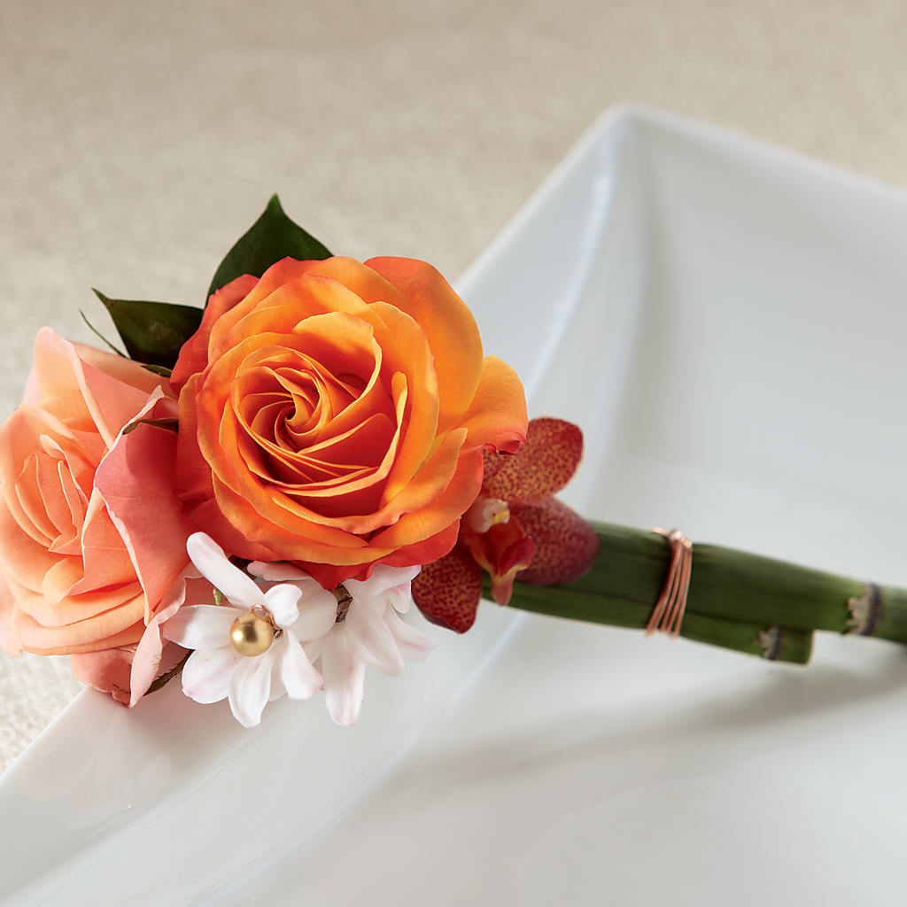 Sunset Dream Boutonniere – ELIZABETH'S BLUE GARDEN LLC, Raritan NJ