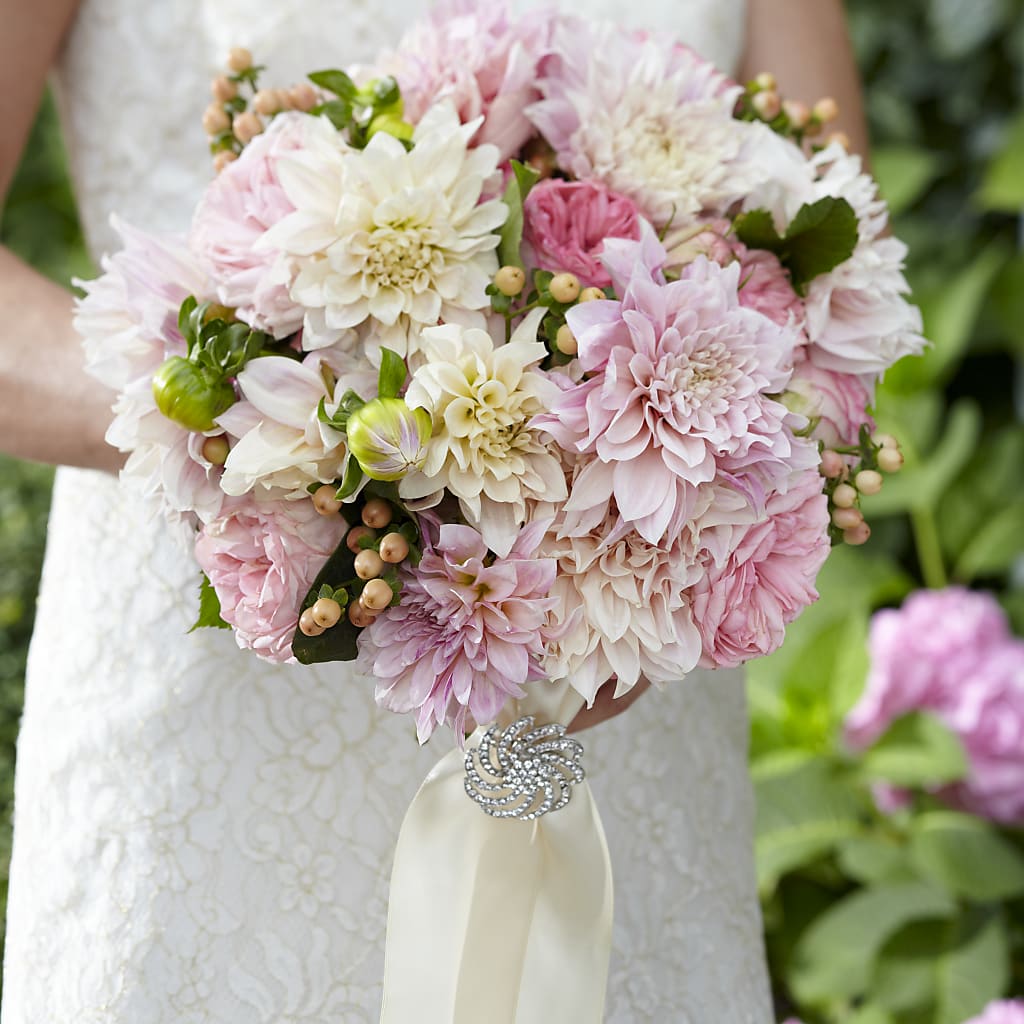 Heart's Promise Bouquet – ELIZABETH'S BLUE GARDEN LLC, Raritan NJ
