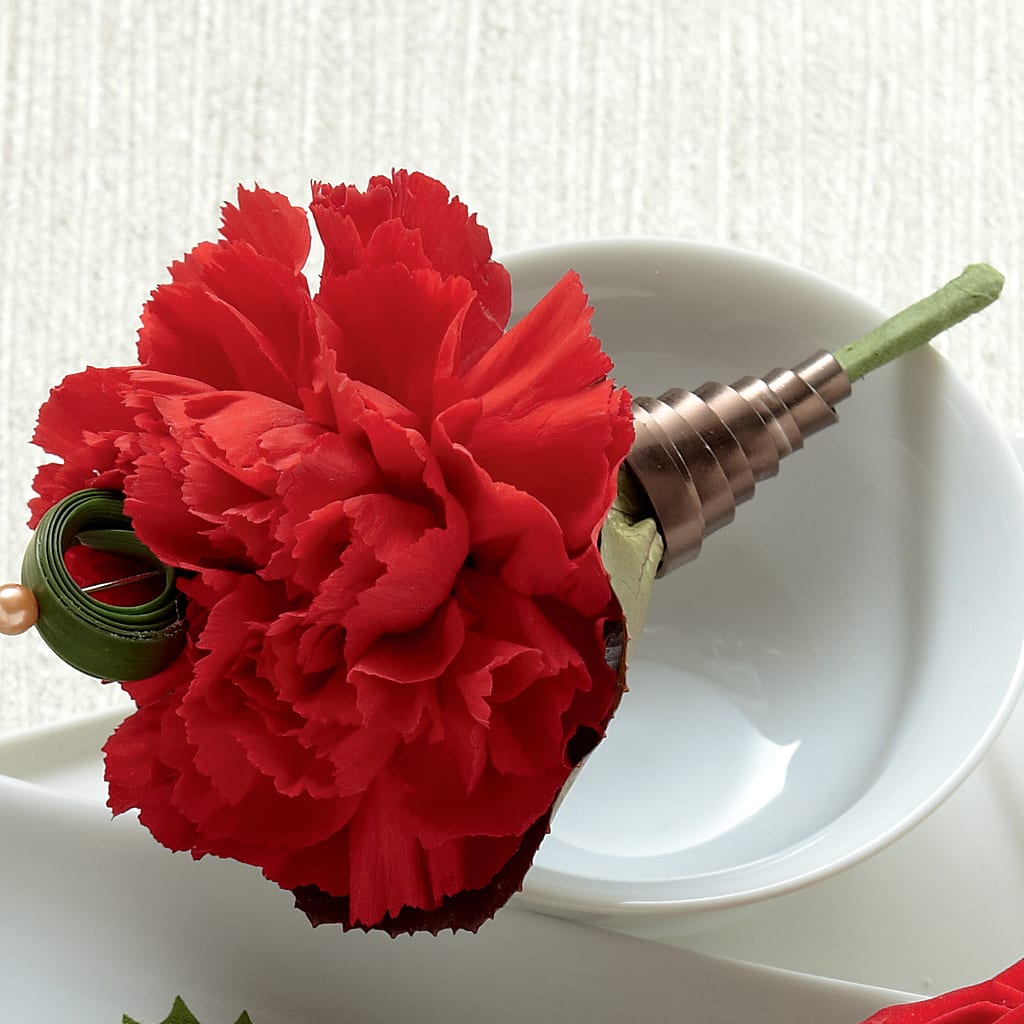 Red Carnation Boutonniere – ELIZABETH'S BLUE GARDEN LLC, Raritan NJ
