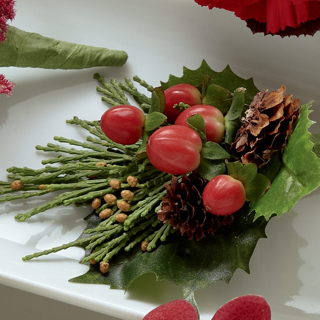 Red Berry Boutonniere – ELIZABETH'S BLUE GARDEN LLC, Raritan NJ