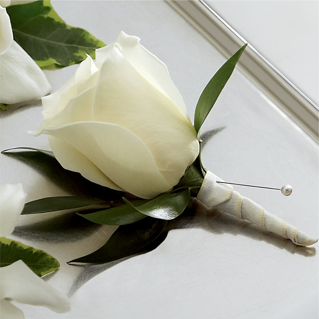 White Rose Boutonniere – ELIZABETH'S BLUE GARDEN LLC, Raritan NJ