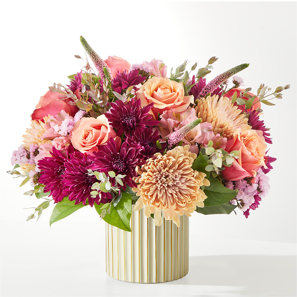 Berry Cobbler Bouquet with Ivory Vase – ELIZABETH'S BLUE GARDEN LLC, Raritan NJ